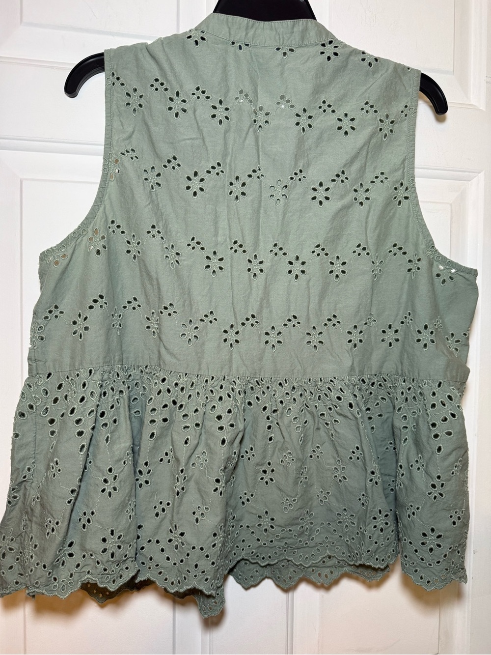 Gap Pleated Eyelet Ruffle Blouse XL Khaki Green Button Up Sleeveless Boho - Picture 6 of 8